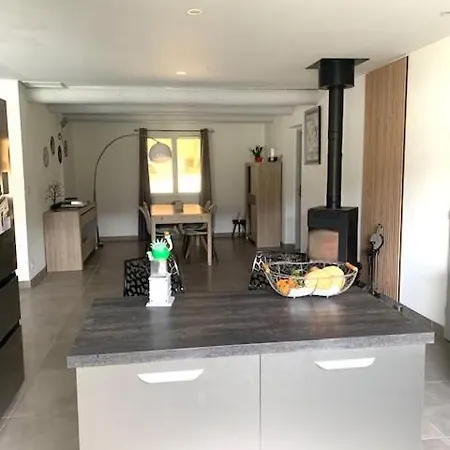Maison Climatisee Avec Grand Jardin, Piscine Privee Et Jacuzzi